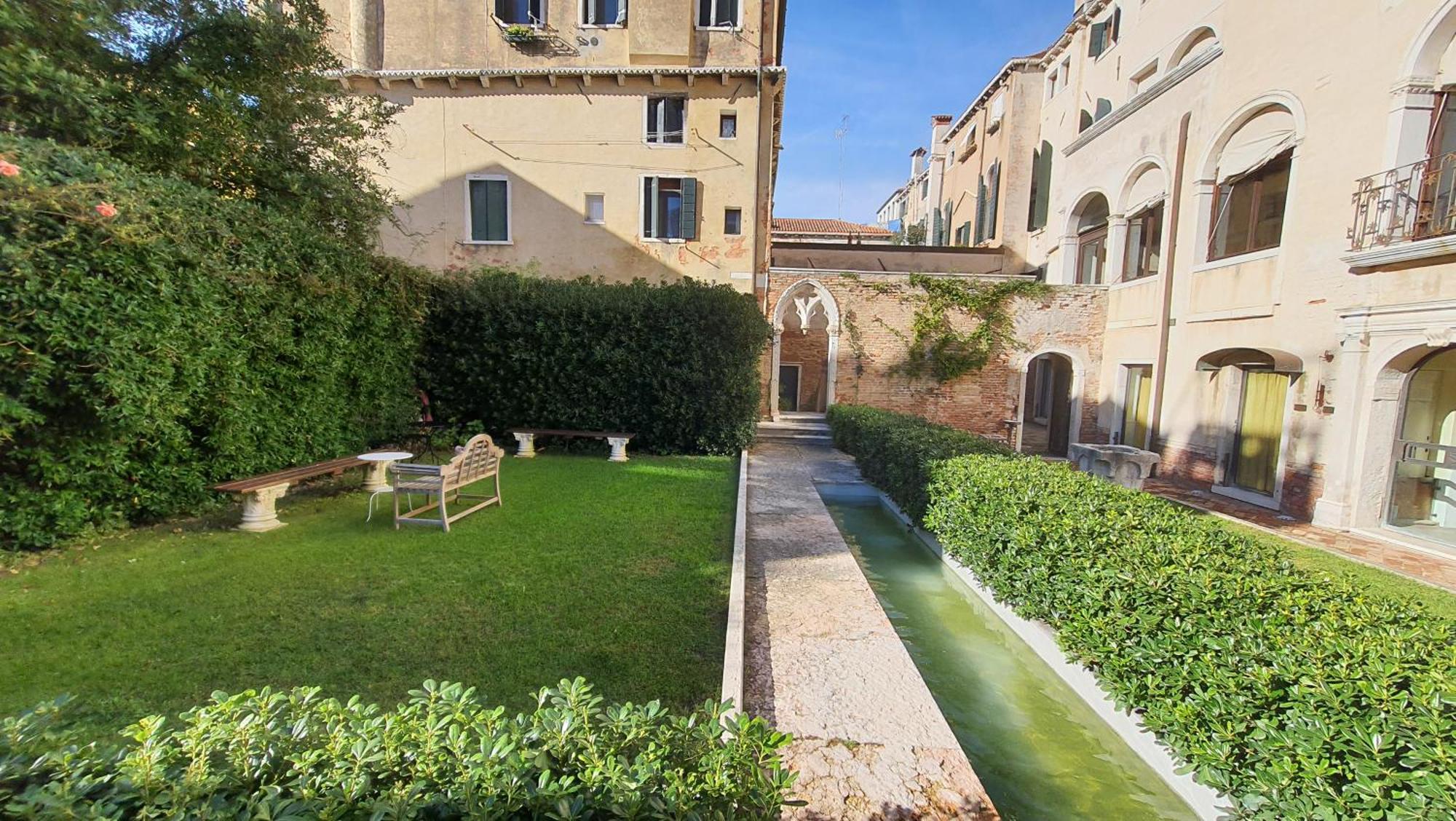 Palazzo Contarini Della Porta Di Ferro Aparthotel Venice Exterior photo