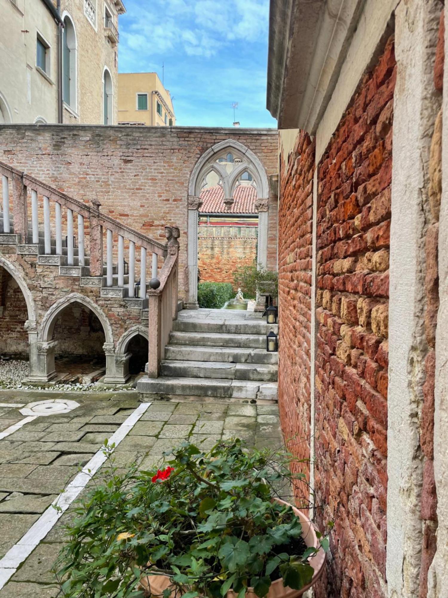 Palazzo Contarini Della Porta Di Ferro Aparthotel Venice Exterior photo